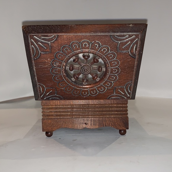 Vintage Hand Carved Footed Wooden Trinket Box - Picture 6 of 9
